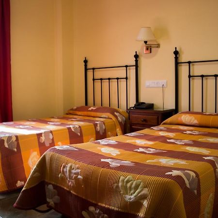 Hostal Restaurante La Curva Adra Eksteriør bilde