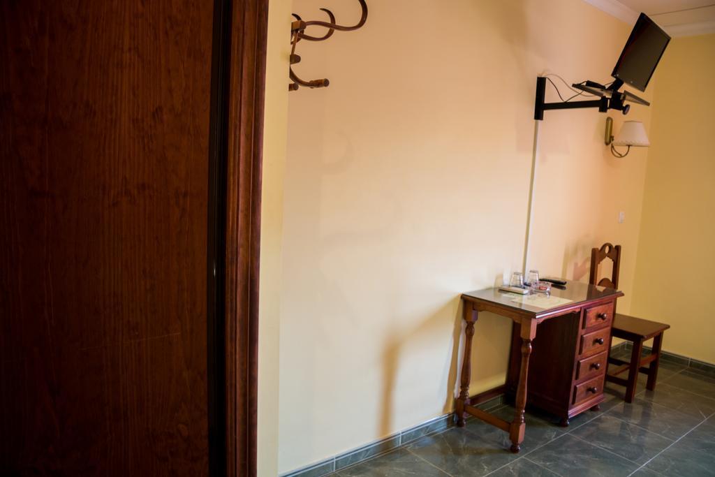 Hostal Restaurante La Curva Adra Eksteriør bilde